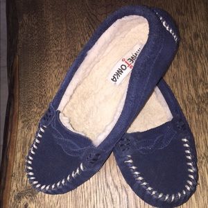 Minnetonka moccasin Vivian suede slippers